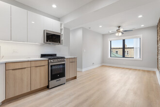 1554 W Juneway Terrace in Chicago, IL - Building Photo - Building Photo
