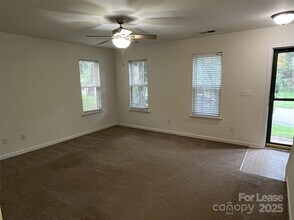 688 Continental Dr in Concord, NC - Building Photo - Building Photo