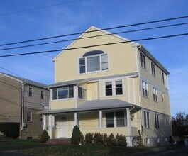 31 Woodbury Ave, Unit 3rd floor in Norwalk, CT - Building Photo - Building Photo
