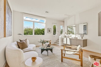 3230 S Barrington Ave in Los Angeles, CA - Building Photo - Building Photo