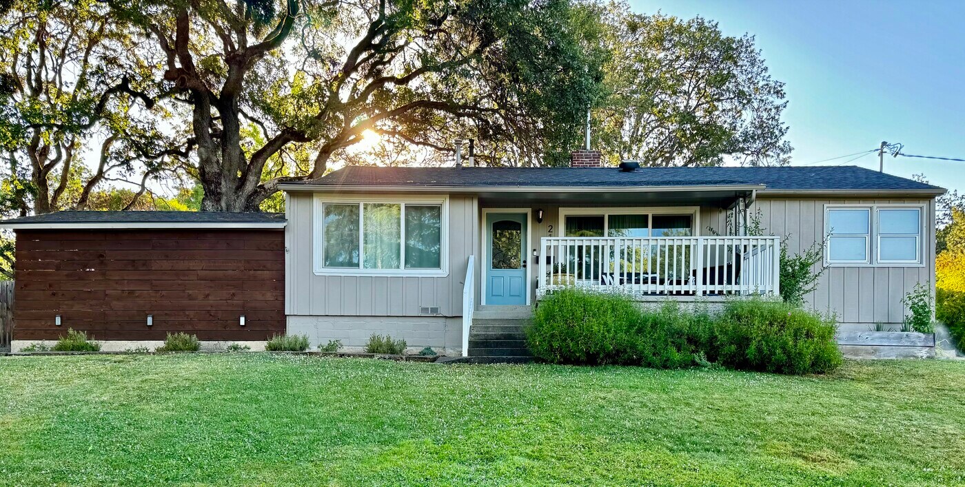 217 Eastwood Dr in Medford, OR - Building Photo