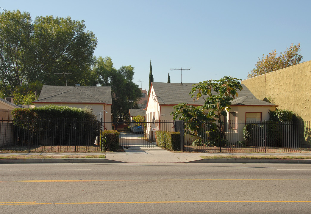 14416 Vanowen St in Van Nuys, CA - Building Photo