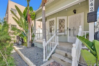 542 Magnolia Ave in Long Beach, CA - Building Photo - Building Photo