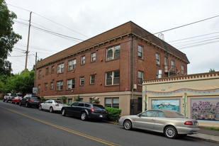 2949 SE Yamhill St Apartments