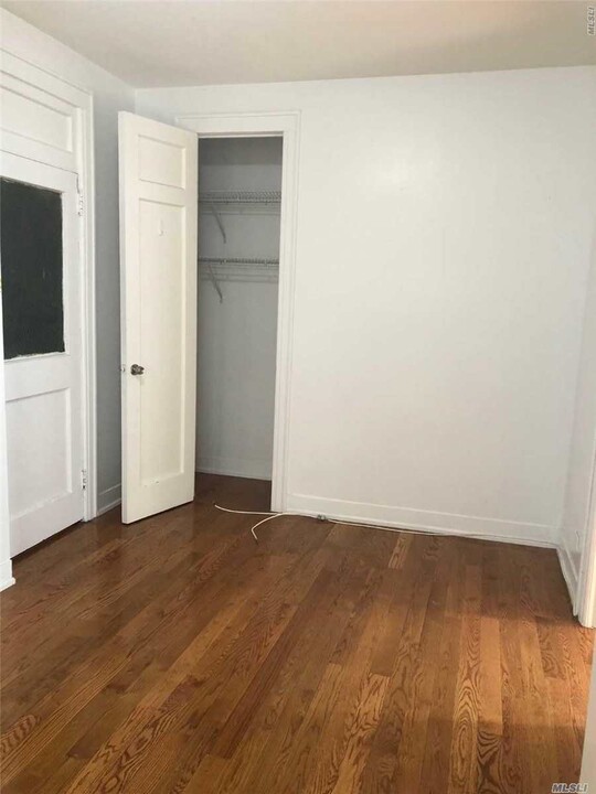 32-12 46th St in Queens, NY - Building Photo