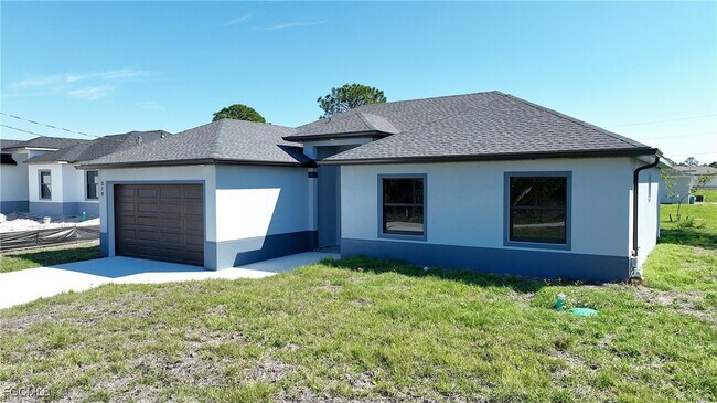 319 Lancelot Ave in Lehigh Acres, FL - Building Photo - Building Photo