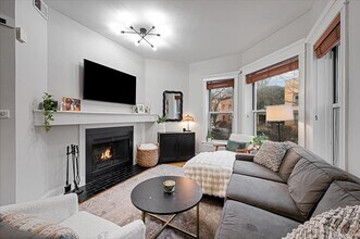 1023 W Dakin St in Chicago, IL - Building Photo - Building Photo