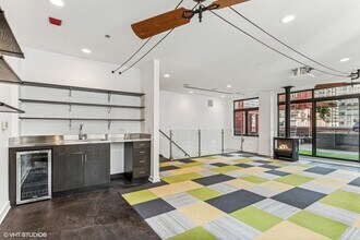 33 W Huron St, Unit 810 in Chicago, IL - Building Photo - Building Photo