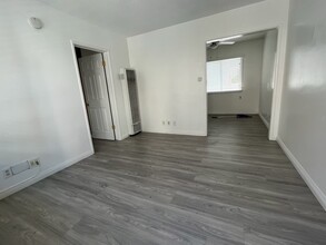 712 N Guadalupe Ave, Unit 1 in Redondo Beach, CA - Building Photo - Building Photo