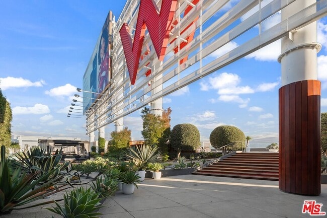 6250 Hollywood Blvd in Los Angeles, CA - Foto de edificio - Building Photo