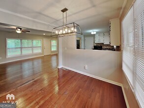 5730 Deerfield Ln in Atlanta, GA - Foto de edificio - Building Photo