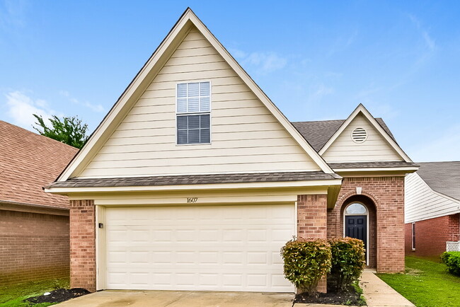 1607 Central Trails Dr