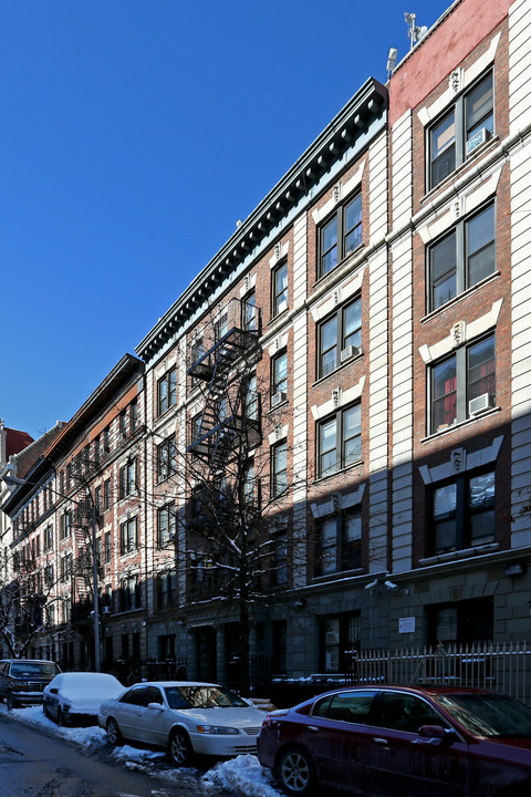 209 W 108th St in New York, NY - Building Photo