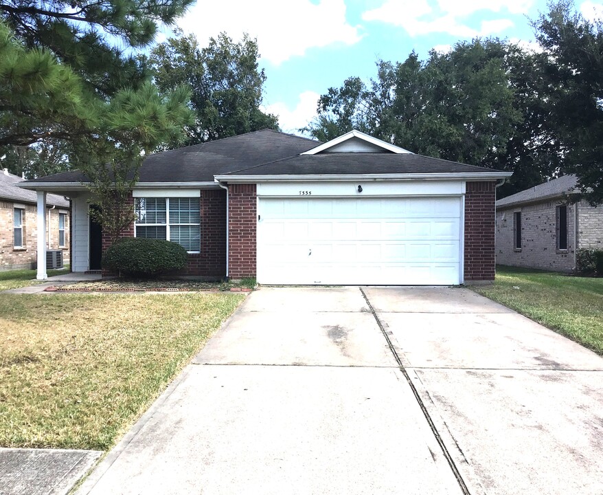 7335 Winding Canyon Ln in Houston, TX - Building Photo