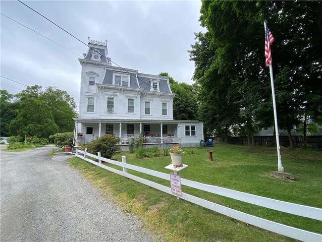 1860 E Main St in Mohegan Lake, NY - Building Photo - Building Photo