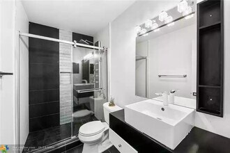 9922 NW 65th Ct in Tamarac, FL - Building Photo - Building Photo