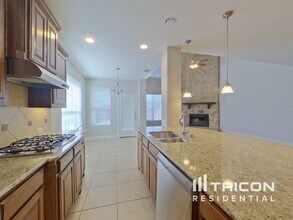 651 Seymour Dr in Frisco, TX - Foto de edificio - Building Photo