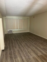 15025 Vanowen Street in Van Nuys, CA - Building Photo - Interior Photo