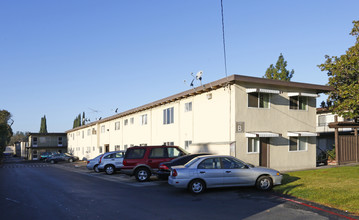 Clayburn Apartments in San Jose, CA - Building Photo - Building Photo