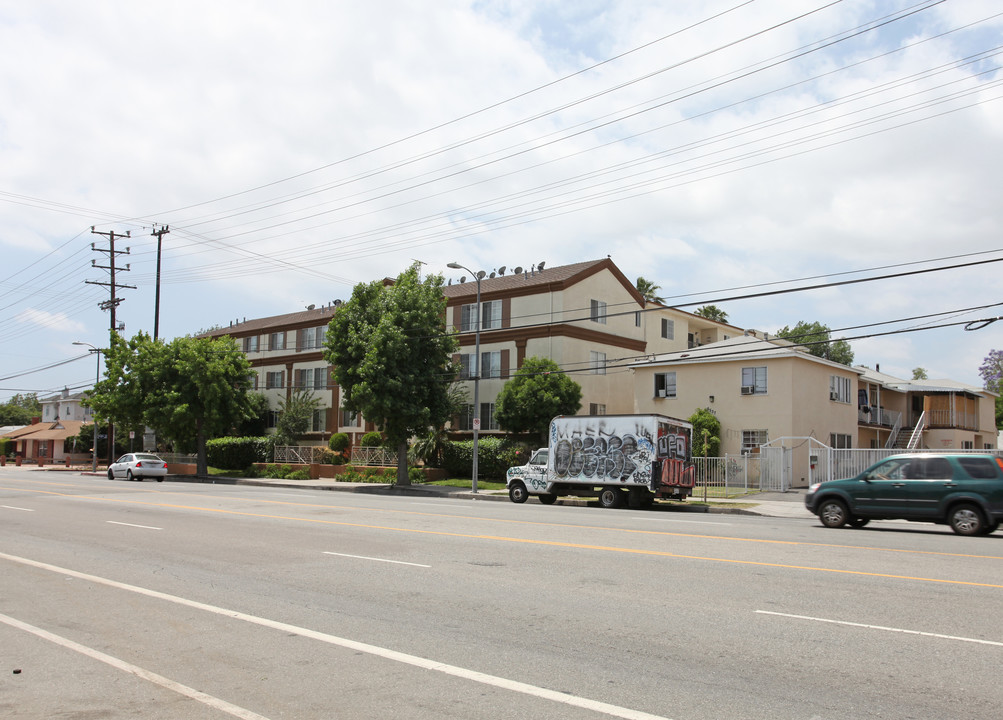 Woodley Apartments in Van Nuys, CA - Foto de edificio