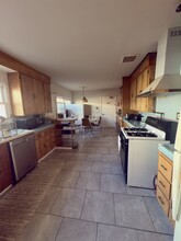 9951 San Pablo Ave, Unit Apartment  B in El Cerrito, CA - Building Photo - Building Photo