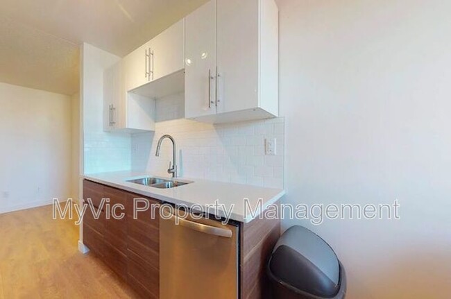 8927-8982 82 Ave NW in Edmonton, AB - Building Photo - Building Photo
