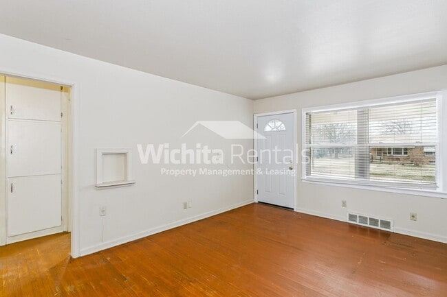 2103-2103 S Old Manor Rd in Wichita, KS - Building Photo - Building Photo