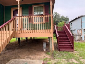 6717 Hawthorne Rd in Hitchcock, TX - Building Photo