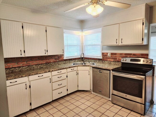 1247 E Bennett St in Springfield, MO - Building Photo - Building Photo