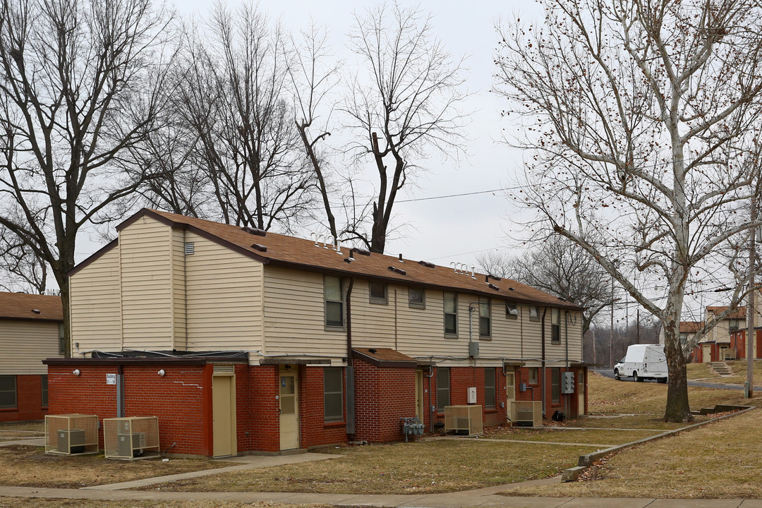 North Gate in Collinsville, IL - Foto de edificio