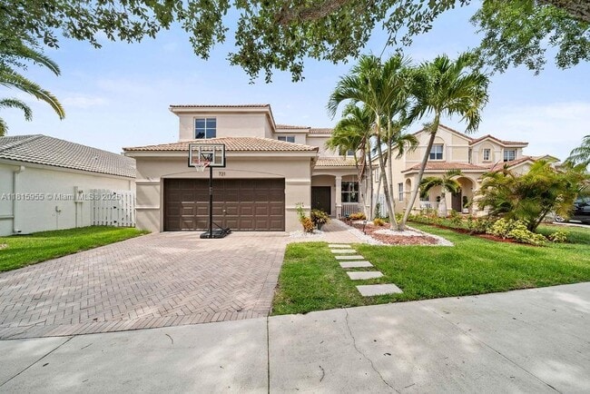 property at 721 Tanglewood Cir