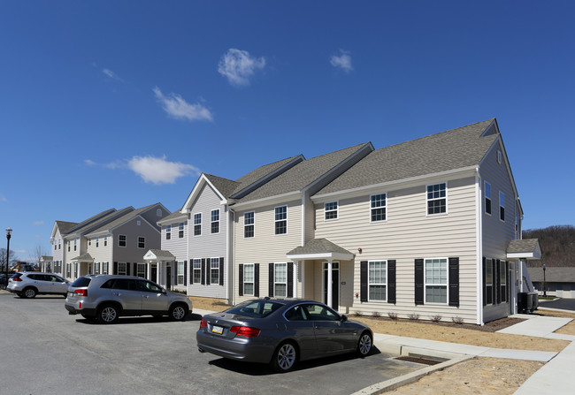 The Courts at Lime Spring in Lancaster, PA - Foto de edificio - Building Photo