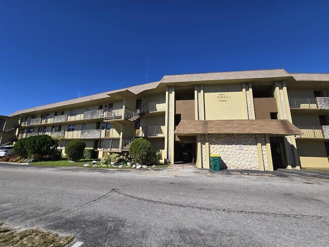 5335 NW 10th Ct in Plantation, FL - Foto de edificio - Building Photo