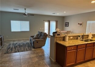 4399 S Laurel Ln in Pahrump, NV - Foto de edificio - Building Photo