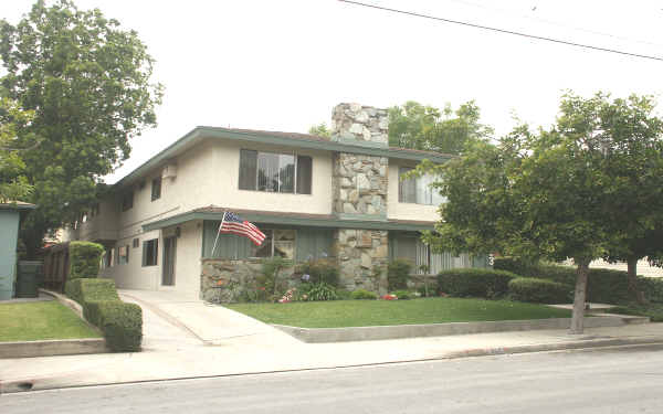 333 N Chapel Ave in Alhambra, CA - Foto de edificio - Building Photo