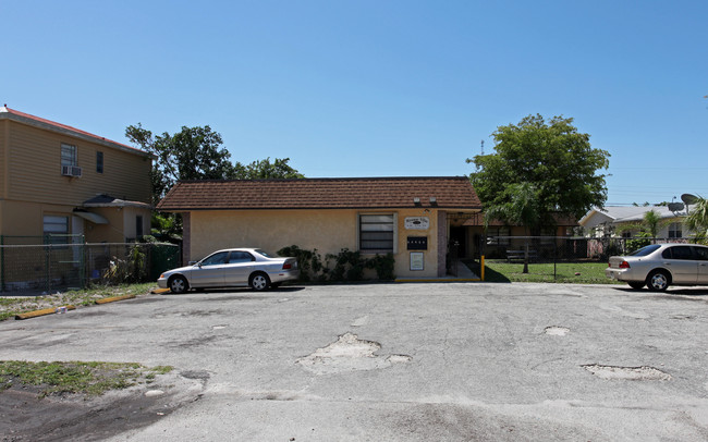 Miramar Villas in Miramar, FL - Foto de edificio - Building Photo