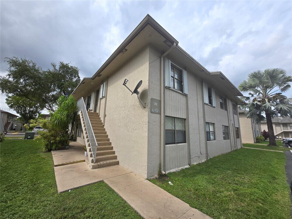 15342 SW 72nd St in Miami, FL - Building Photo