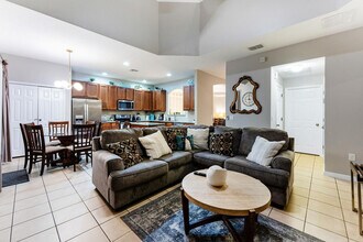 620 Orange Cosmos Blvd in Davenport, FL - Foto de edificio - Building Photo