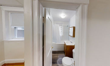 1124 Boylston St, Unit 19 in Boston, MA - Foto de edificio - Building Photo