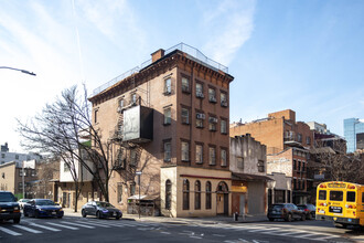 402 Berry St in Brooklyn, NY - Foto de edificio - Building Photo