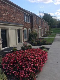 Building Photo - Charlestown Apartamentos in Louisville, Kentucky