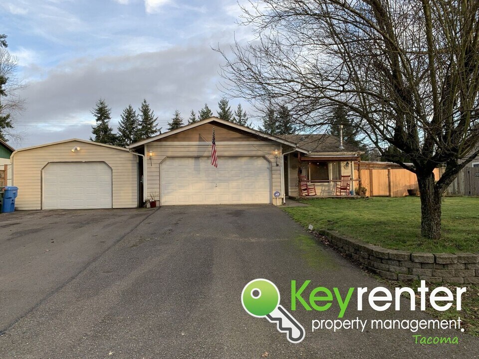 15509 121st Ave Ct E in Puyallup, WA - Building Photo