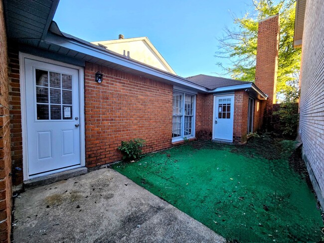 1632 Cobblestone Ct in Montgomery, AL - Foto de edificio - Building Photo