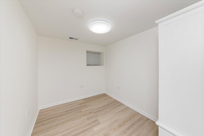 5639 N Artesian Ave, Unit 5639 N Artesian in Chicago, IL - Foto de edificio - Building Photo