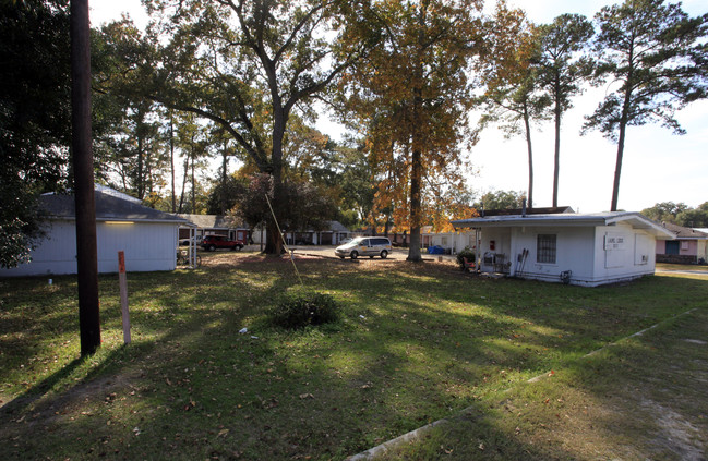 5013 Ogeechee Rd in Savannah, GA - Foto de edificio - Building Photo