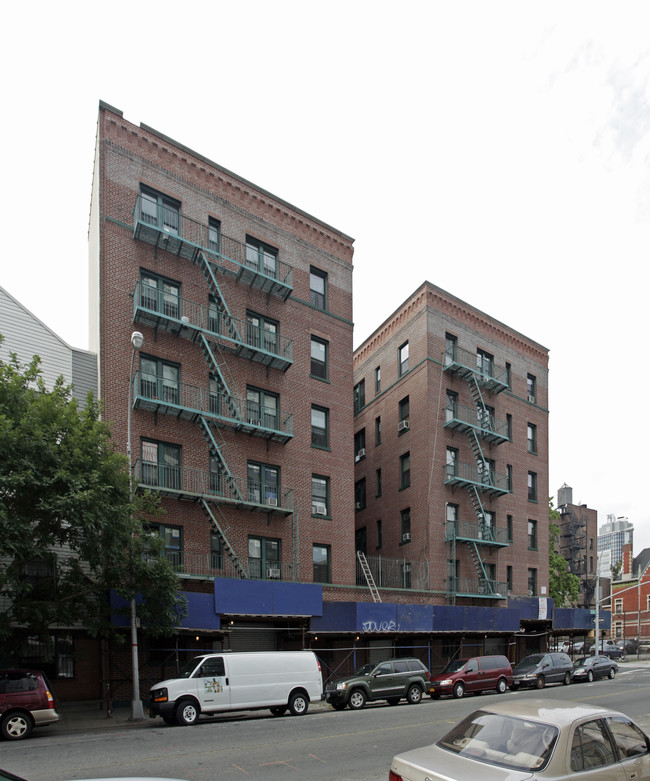 530 E 159th St in Bronx, NY - Foto de edificio - Building Photo