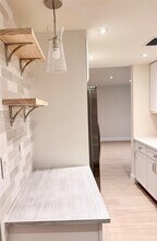 90 Edgewater Dr, Unit 212 in Coral Gables, FL - Foto de edificio - Building Photo