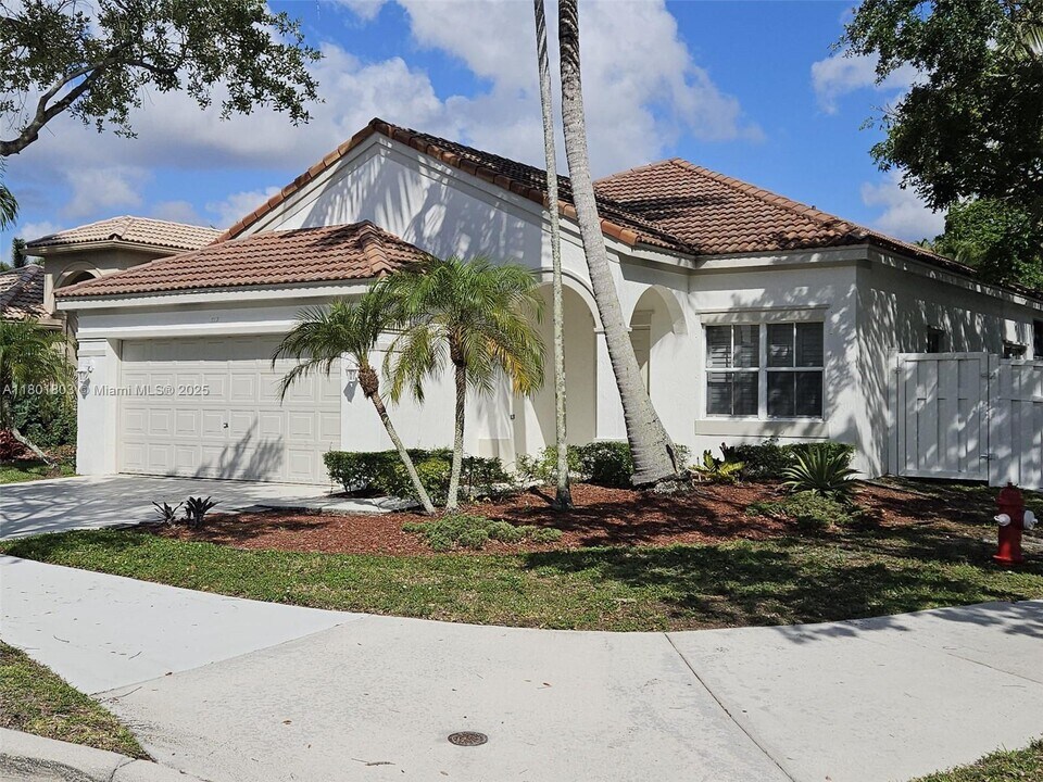 712 Juniper Ln in Weston, FL - Building Photo