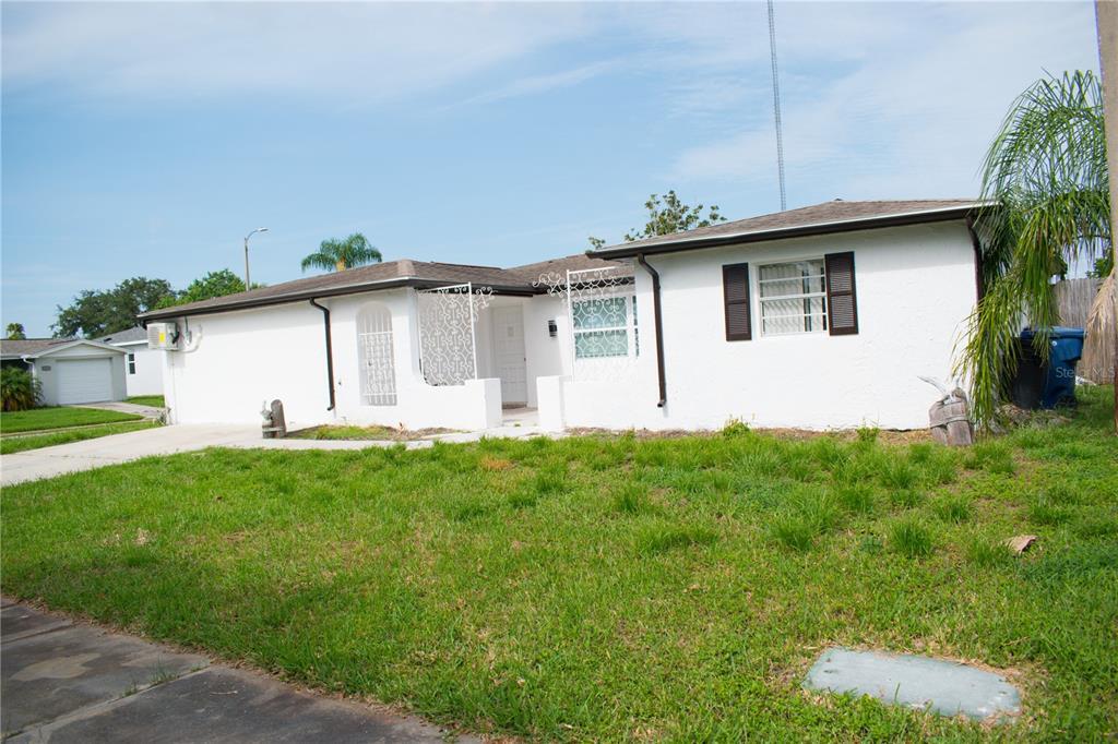 1741 Fairfield St in Holiday, FL - Building Photo