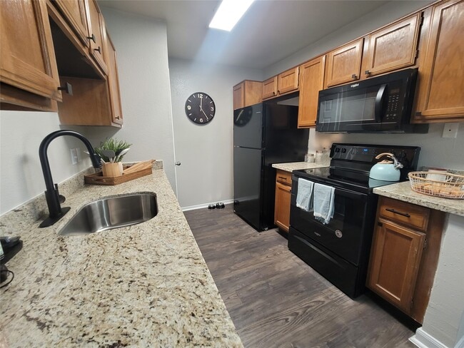 7250 W Greens Rd in Houston, TX - Building Photo - Building Photo